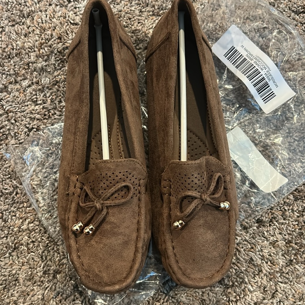 New Women’s Brand New Brown Microsuede Slip On Moccasins Sz 9